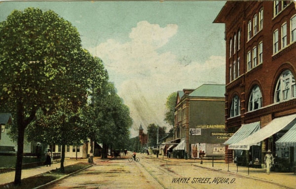 Historical Piqua Postcard Wayne Street in Piqua